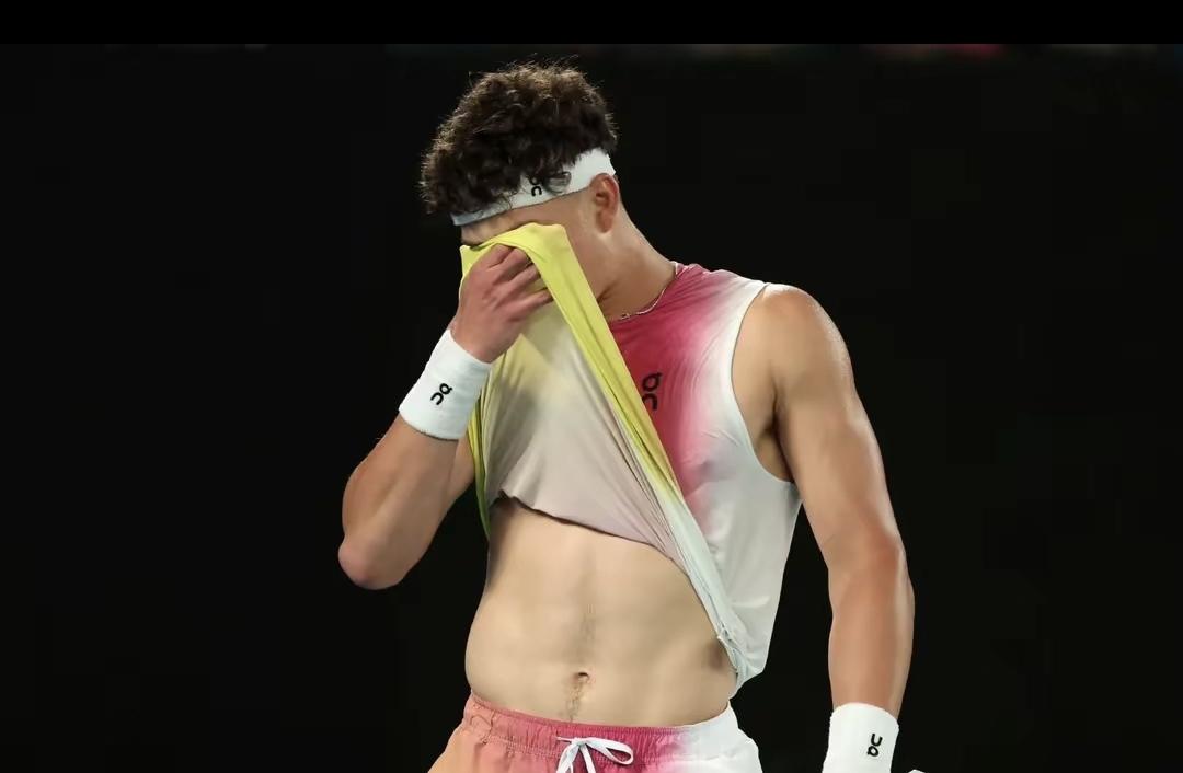 爱游戏在线-蒙特卡洛大师赛轻取澳网，兹维列夫扛起全队