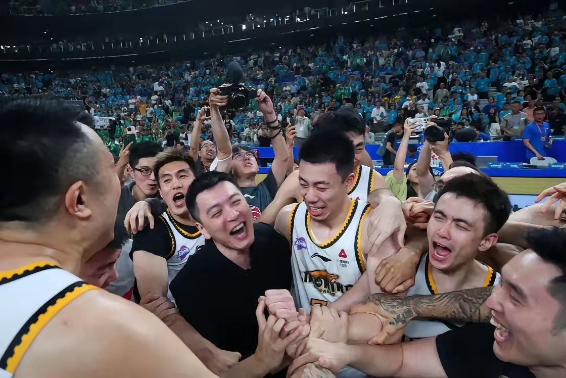 灰熊鏖战上海队,郭艾伦惊艳四座 灰熊鏖战上海队,郭艾伦惊艳四座