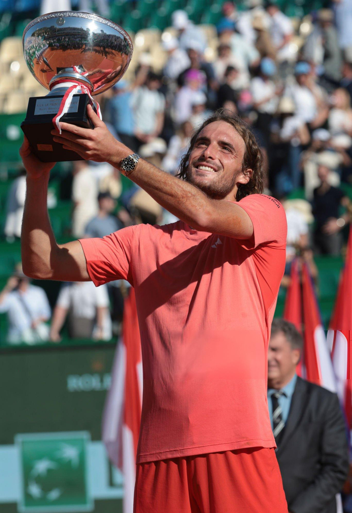 温网碾压联合杯,西西帕斯刷新纪录 温网碾压联合杯,西西帕斯刷新纪录