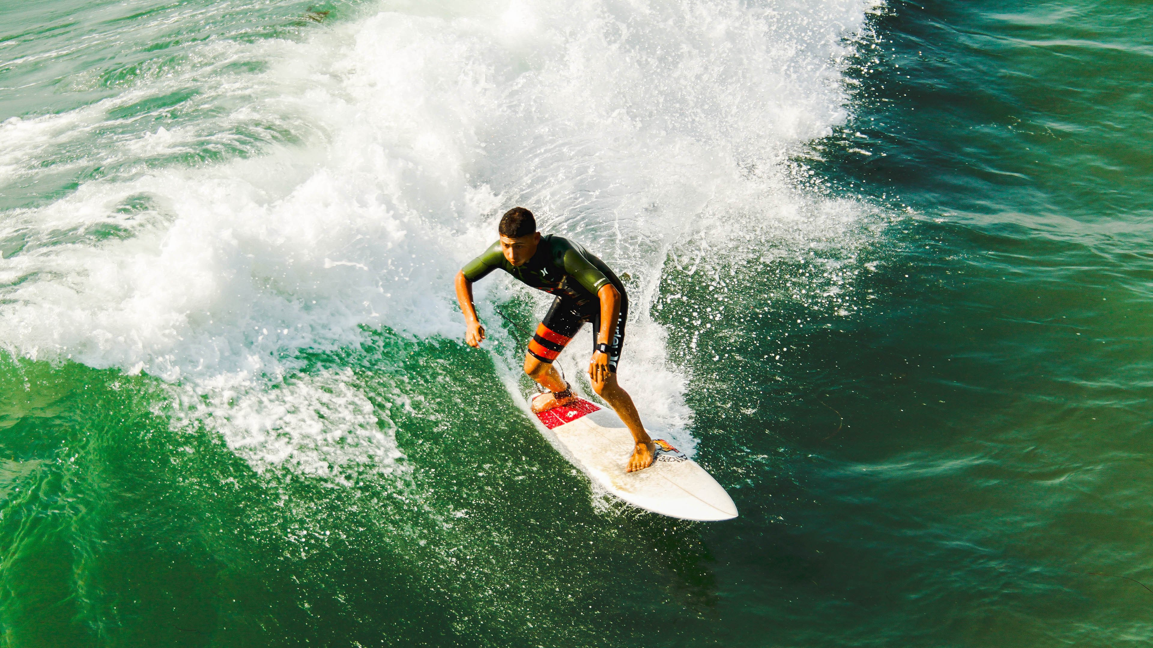 世界排名争夺战之夜,约基奇关键战不手软,当佛系巨人撕下温和伪装