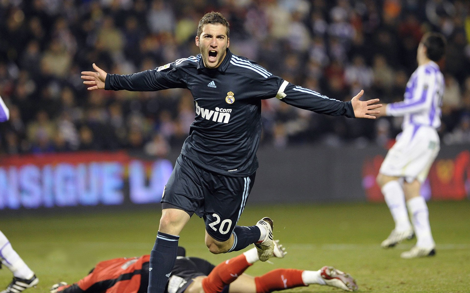 东决关键战之夜，西亚卡姆关键战不手软