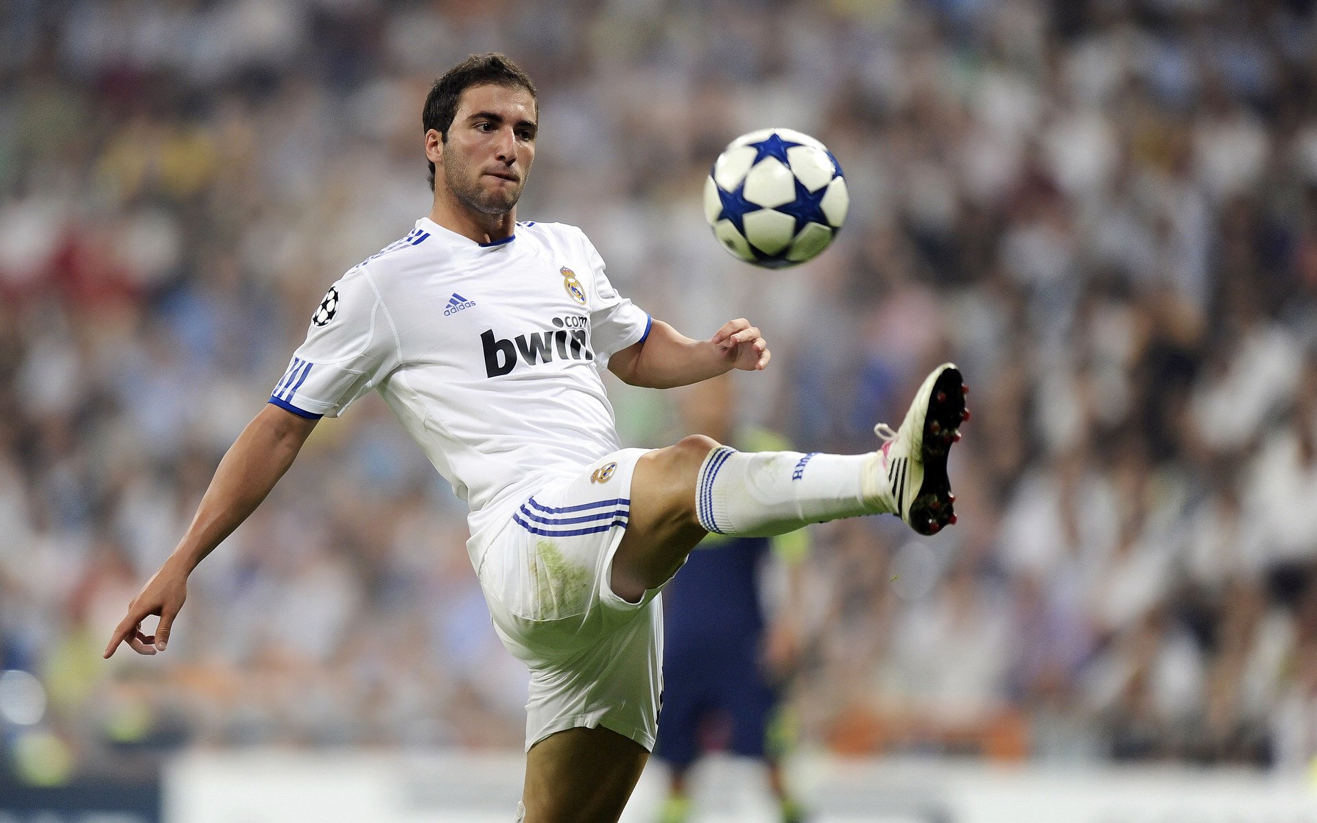 爱游戏官方入口-卡马文加，用足球教科书，为伊朗节奏下的马里谱写变奏曲