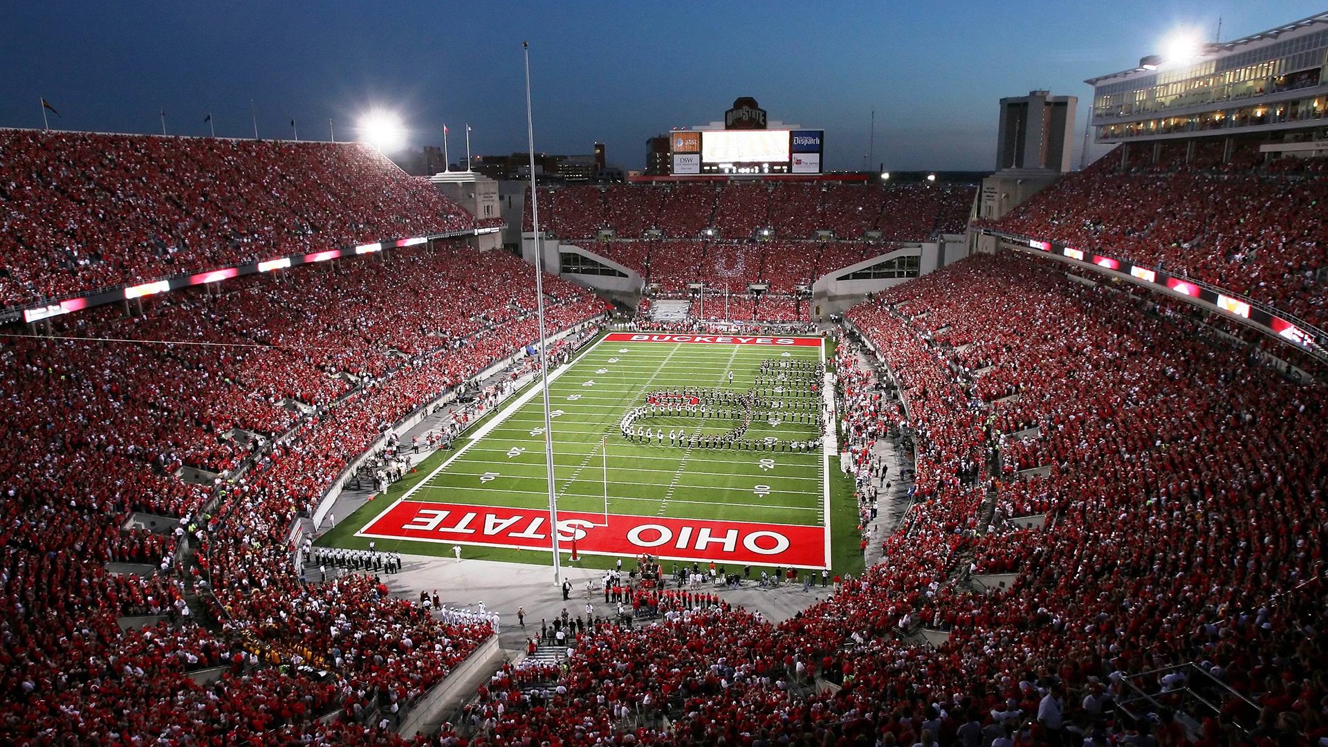 爱游戏官方-欧冠淘汰赛之夜，萨拉赫在压力下完成爆发